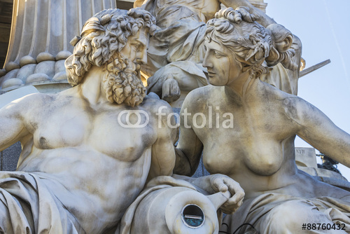 Détail de la sculpture d'Athéna devant le parlement de Vienne. Eugene T. Gendlin est né à Vienne en 1926. Sa famille quitte Vienne en 1939. Ils s'installeront en Amérique au terme d'une périlleuse odyssée.